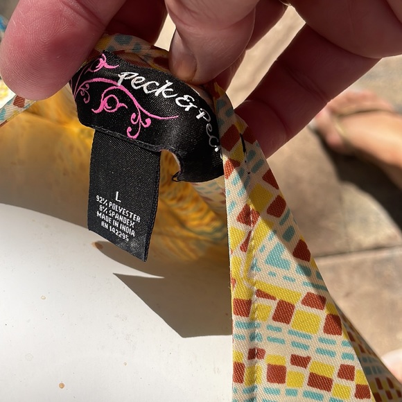 Colorful Polyester spandex top with 3/4 sleeves - Picture 3 of 3